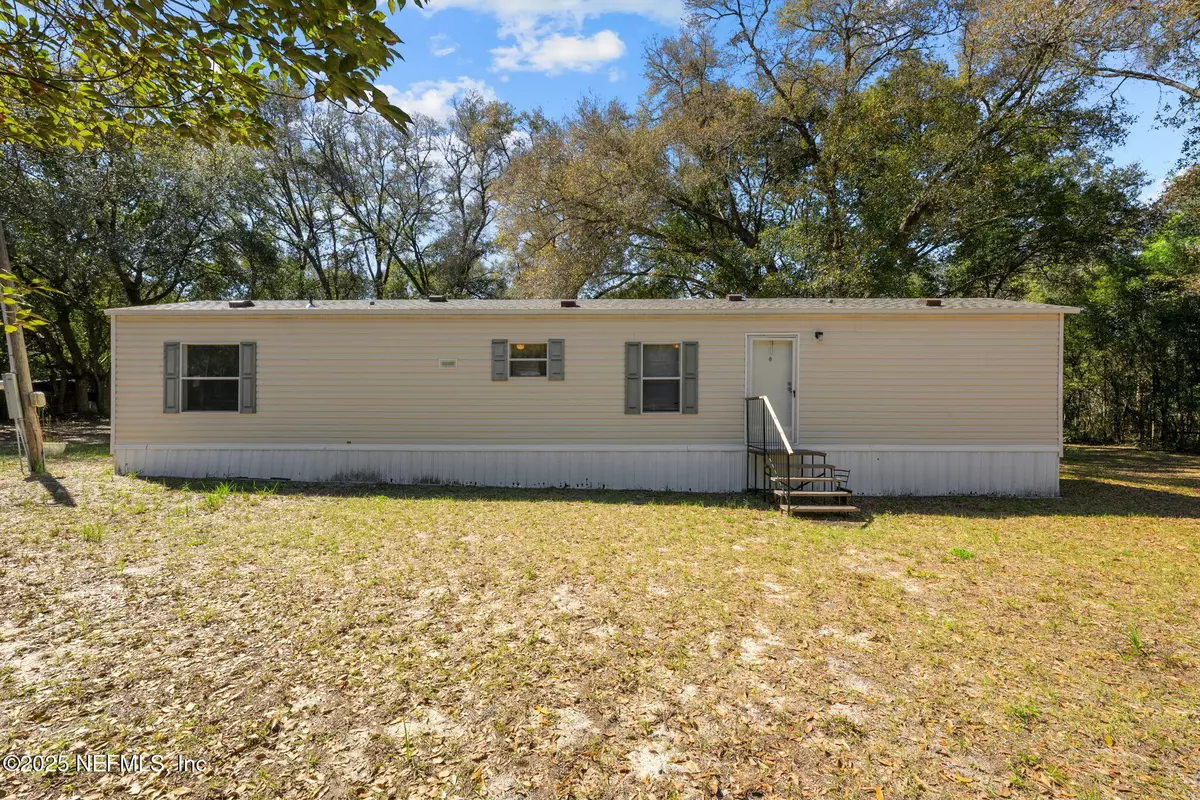 Melrose, FL 32666,8206 SWAN LAKE RD