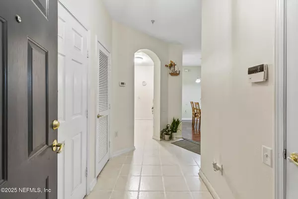 Jacksonville, FL 32256,10550 BAYMEADOWS RD #818