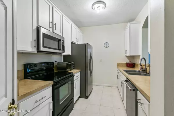 Jacksonville, FL 32256,10550 BAYMEADOWS RD #818