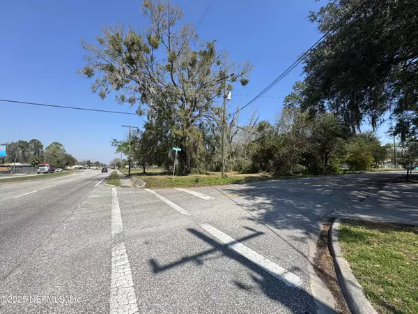 Palatka, FL 32177,224 N HIGHWAY 17