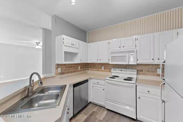 Jacksonville, FL 32246,10000 GATE Pkwy N #1515