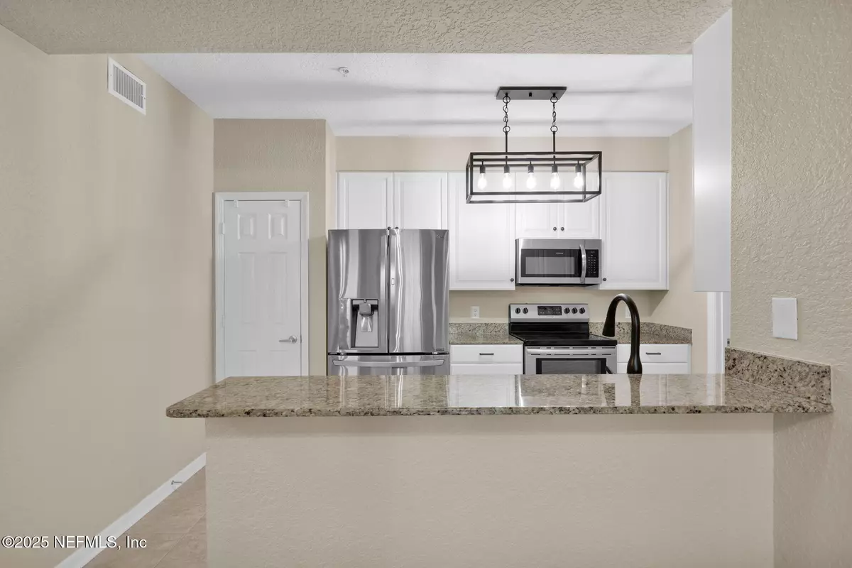 Jacksonville, FL 32216,8539 GATE Pkwy W #624