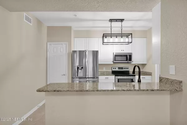 8539 GATE Pkwy W #624, Jacksonville, FL 32216