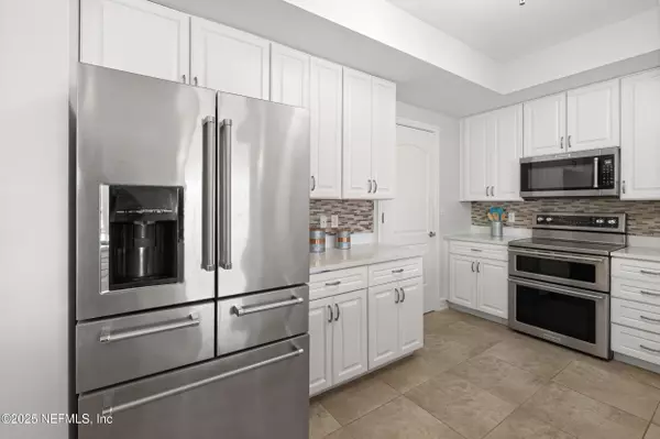 Jacksonville Beach, FL 32250,525 3RD ST N #303