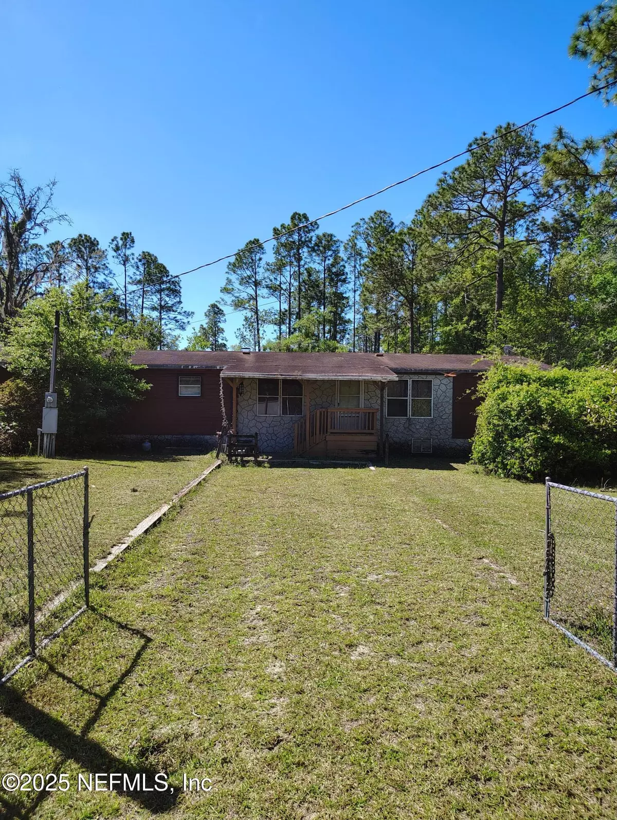 Interlachen, FL 32148,107 PEEBLES RD