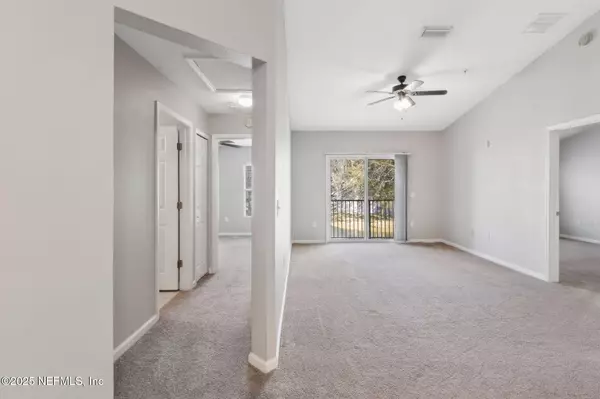 Jacksonville, FL 32244,6106 MAGGIES CIR #112