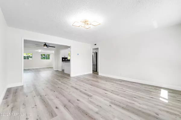 Jacksonville, FL 32277,6211 ROUND OAK LN