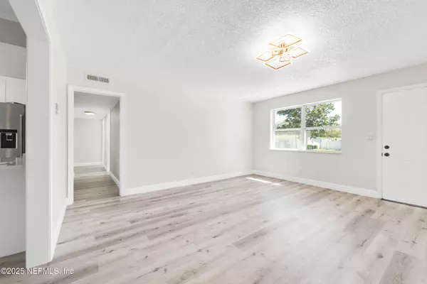 Jacksonville, FL 32277,6211 ROUND OAK LN