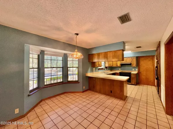 Crescent City, FL 32112,323 HUNTINGTON SHORTCUT RD