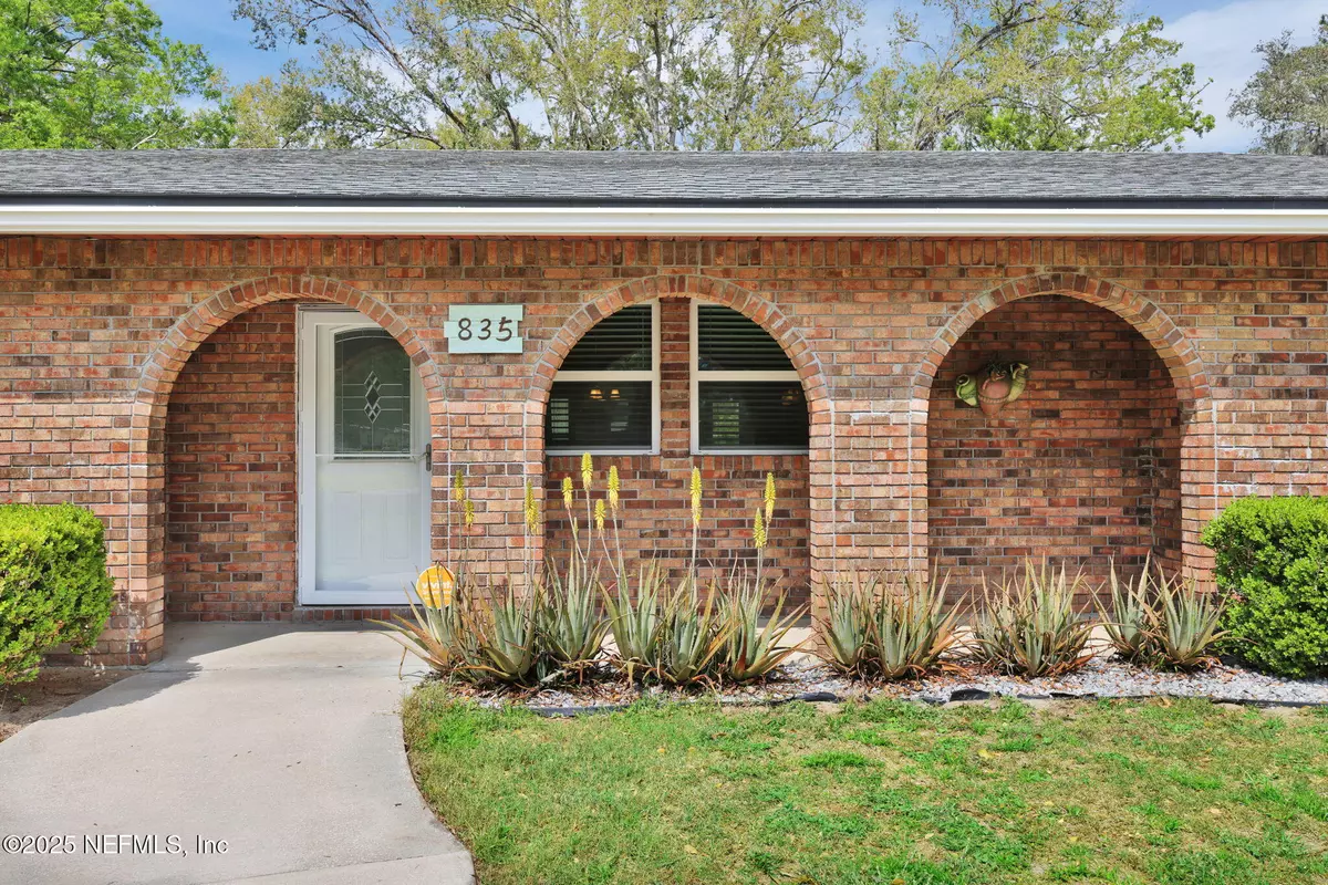 Fleming Island, FL 32003,835 HIBERNIA FOREST DR