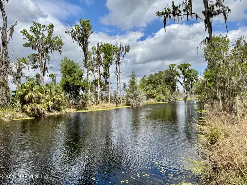 216 LITTLE ORANGE LAKE DR, Hawthorne, FL 32640