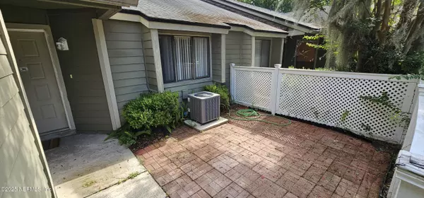 Jacksonville, FL 32256,7610 BAYMEADOWS CIR W #302