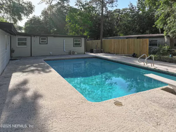 Gainesville, FL 32609,2932 NE 10TH ST