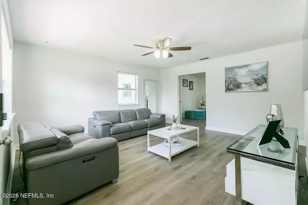 Jacksonville, FL 32277,6221 ASHWOOD LN