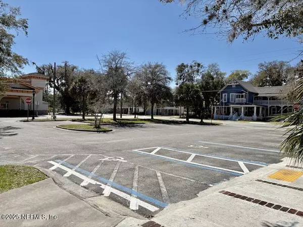 Green Cove Springs, FL 32043,419 WALNUT ST