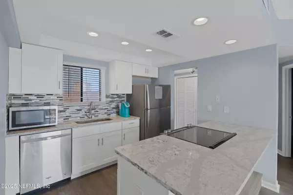 Jacksonville Beach, FL 32250,731 1ST ST S #311