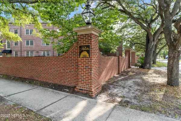 Jacksonville, FL 32207,819 LASALLE ST #819