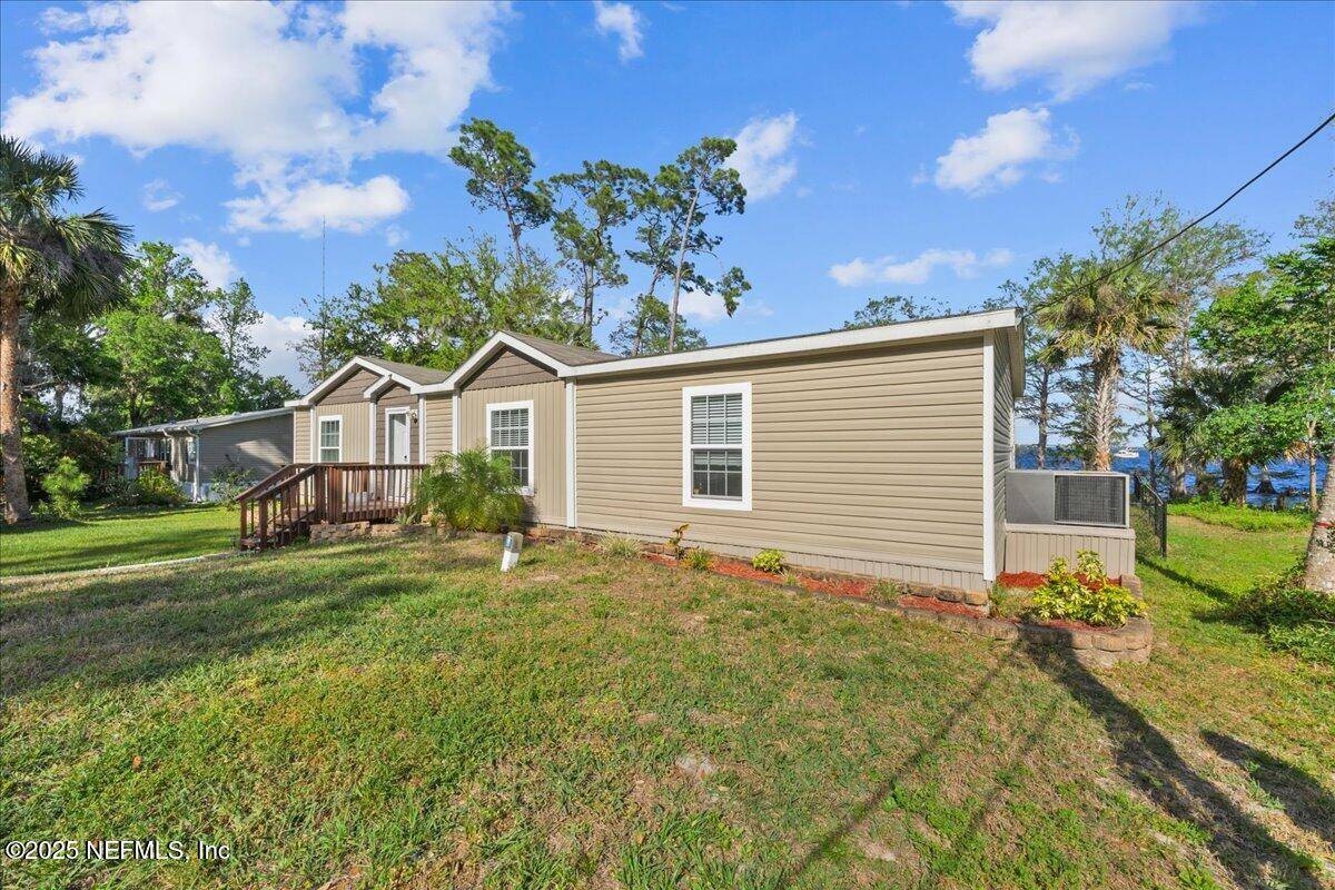 Crescent City, FL 32112,102 LAKE SHORE LN