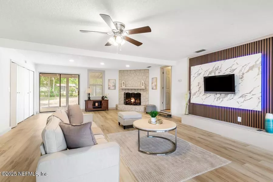 304 LAURINA ST, Jacksonville, FL 32216