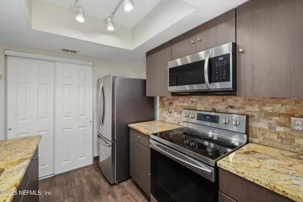 2873 WONDERWOOD LN Jacksonville, FL 32233