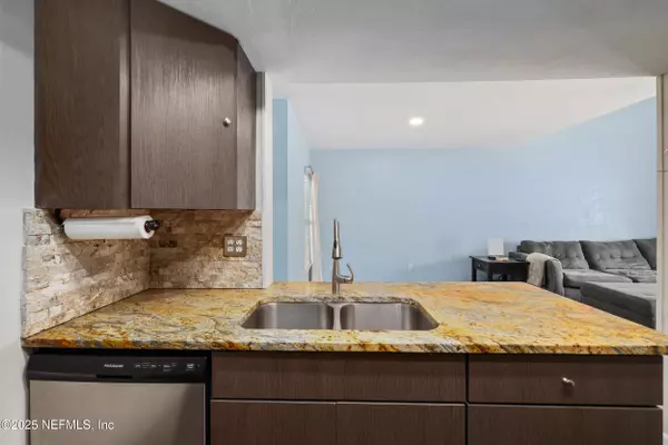 2873 WONDERWOOD LN Jacksonville, FL 32233