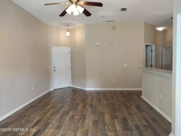 Jacksonville, FL 32244,6093 MAGGIES CIR #103