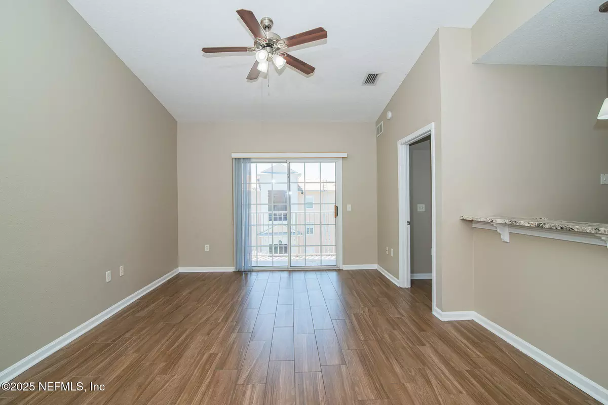 Jacksonville, FL 32256,8235 LOBSTER BAY CT #305