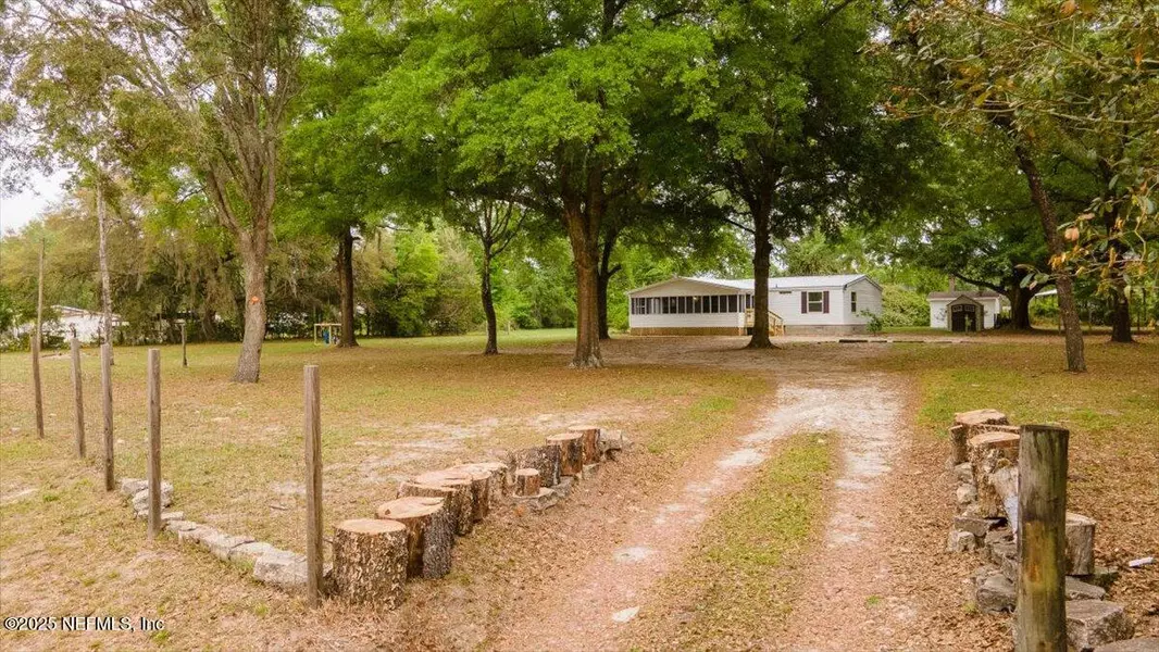 1915 GENTLEBREEZE RD, Middleburg, FL 32068