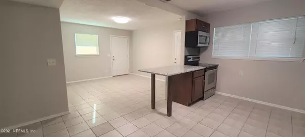 Atlantic Beach, FL 32233,325 ROYAL PALMS DR