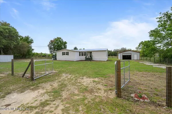 Interlachen, FL 32148,725 KITTY AVE