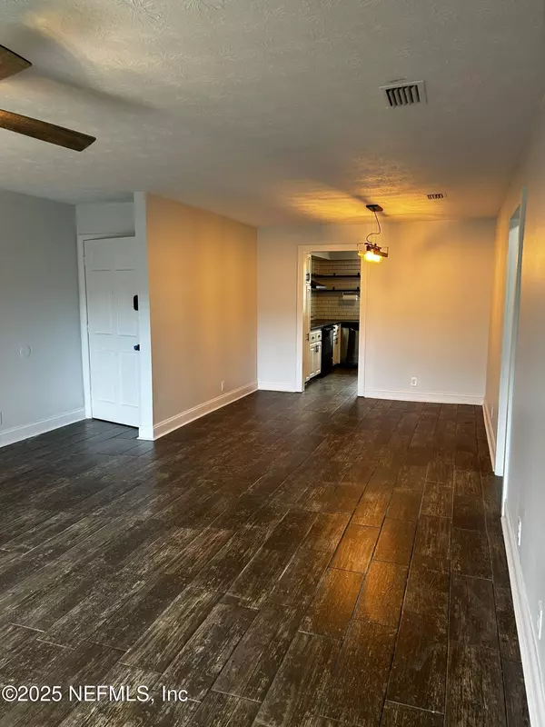 Jacksonville, FL 32217,4915 BAYMEADOWS RD #7G