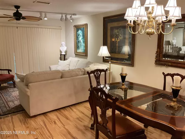 Jacksonville, FL 32256,7701 BAYMEADOWS CIR W #1072