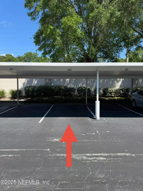 Jacksonville, FL 32256,10550 BAYMEADOWS RD #212