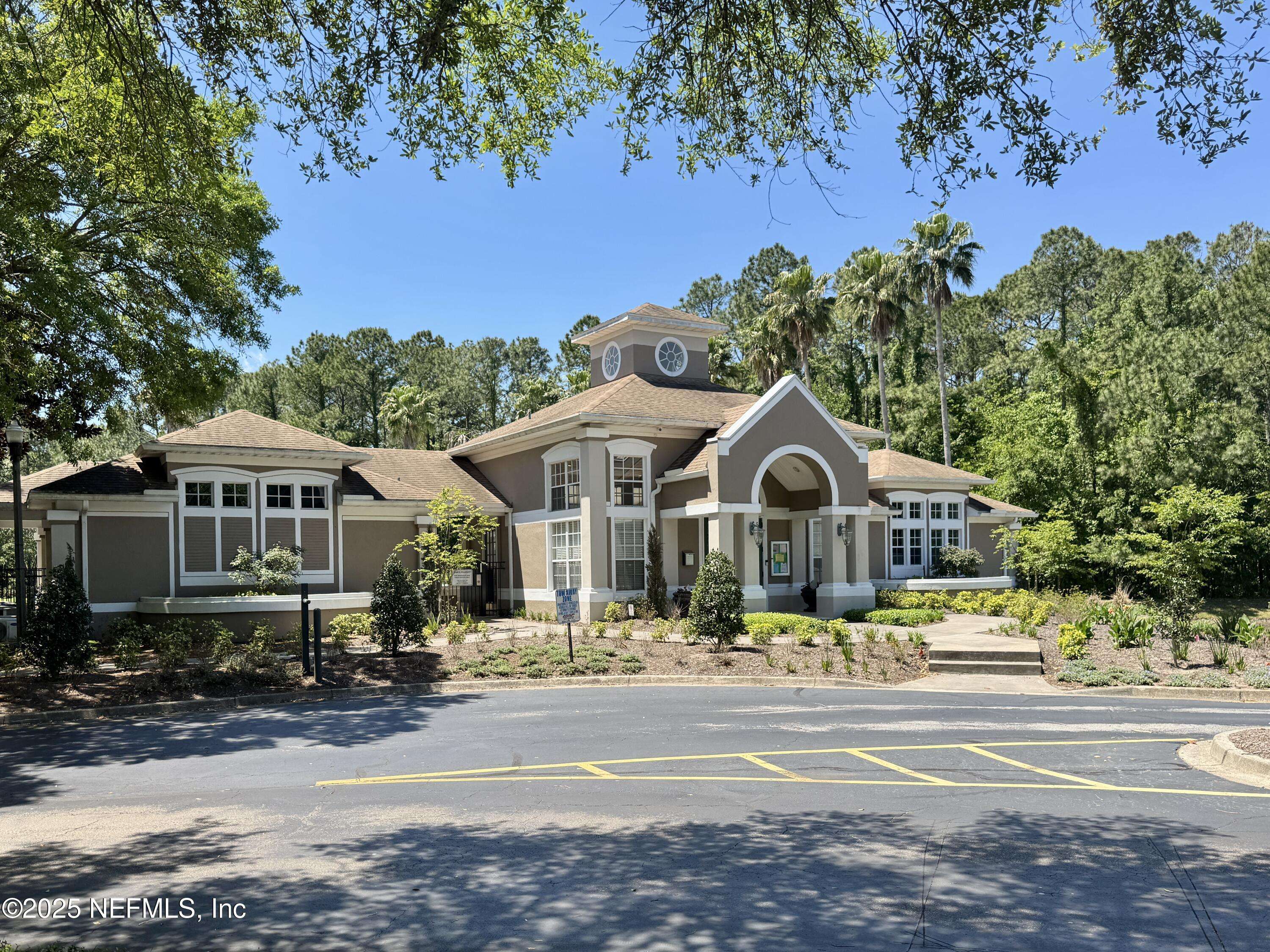 Jacksonville, FL 32256,10550 BAYMEADOWS RD #212