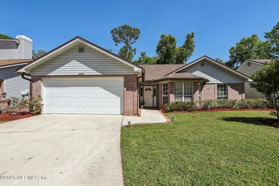 8727 GOODBYS TRACE DR, Jacksonville, FL 32217