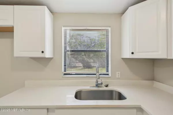 Jacksonville, FL 32277,7705 LAUDERDALE DR N