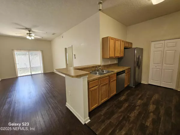 Jacksonville, FL 32210,6788 MANOTAK OAKS DR #104