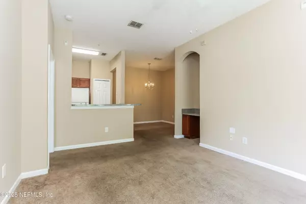 Jacksonville, FL 32216,8601 BEACH BLVD #1202