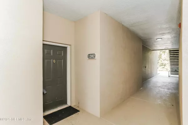 Jacksonville, FL 32216,8601 BEACH BLVD #1202