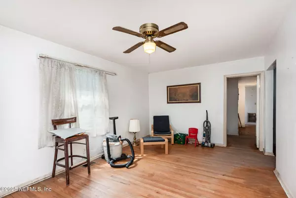 Jacksonville, FL 32207,1744 LILLY RD E