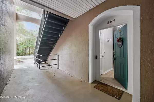 Jacksonville, FL 32256,10550 BAYMEADOWS RD #203