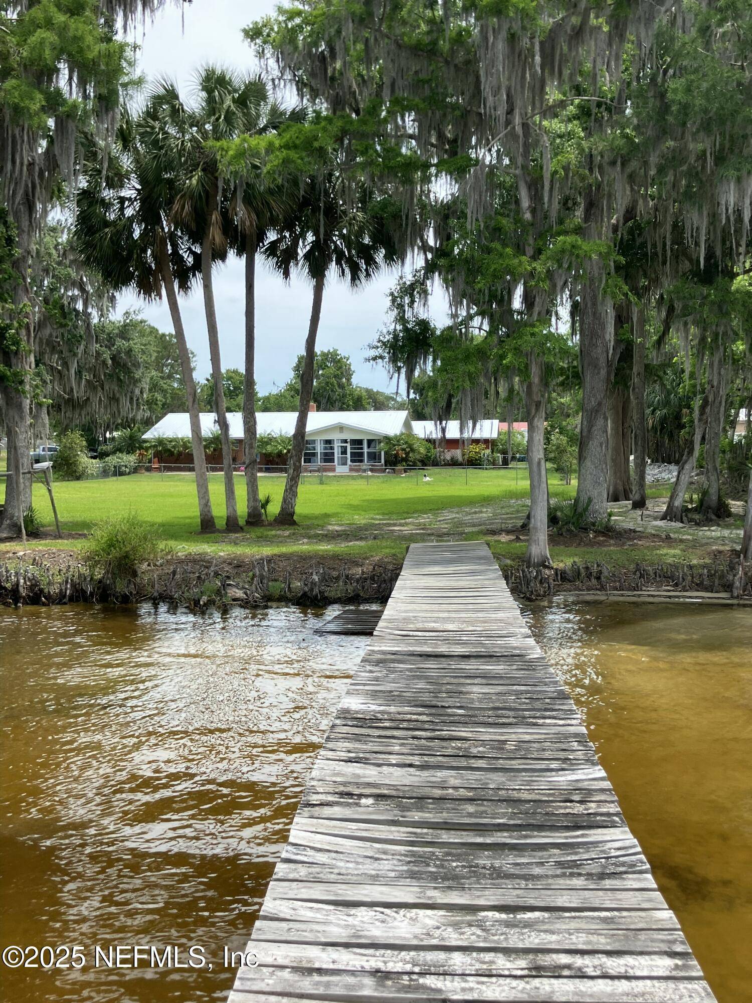 Crescent City, FL 32112,117 ST JOHNS FISHING LODGE RD
