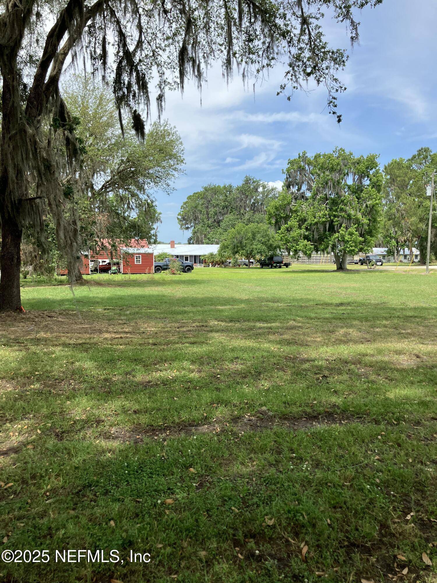 117 ST JOHNS FISHING LODGE RD, Crescent City, FL 32112
