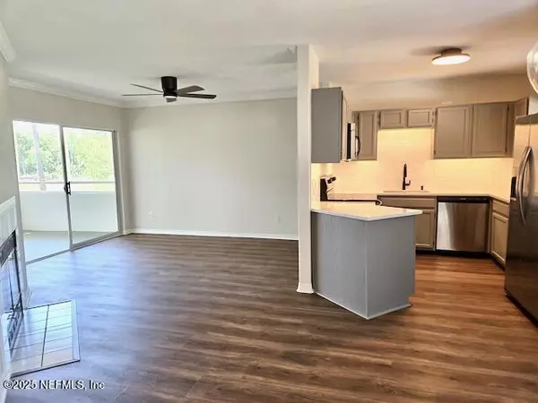 Jacksonville Beach, FL 32250,1800 THE GREENS WAY #1509