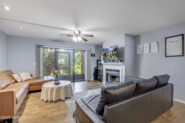 Jacksonville, FL 32256,8118 BAYMEADOWS CIR E #6