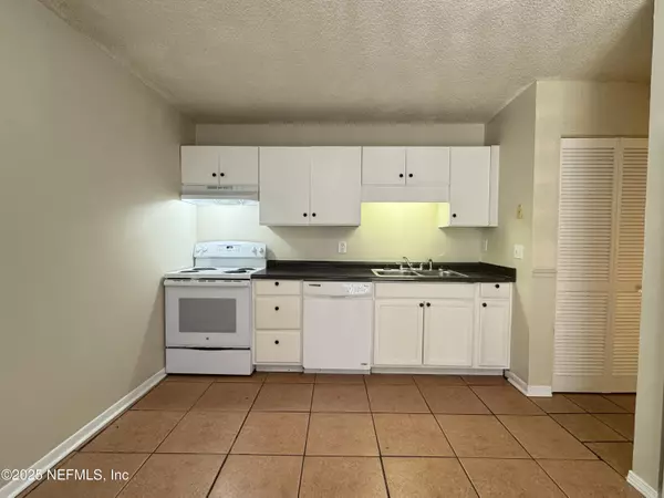 Orange Park, FL 32065,2300 TWELVE OAKS DR #A-5