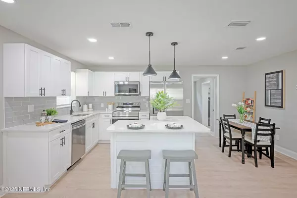 2820 PARR CT W,  Jacksonville,  FL 32216