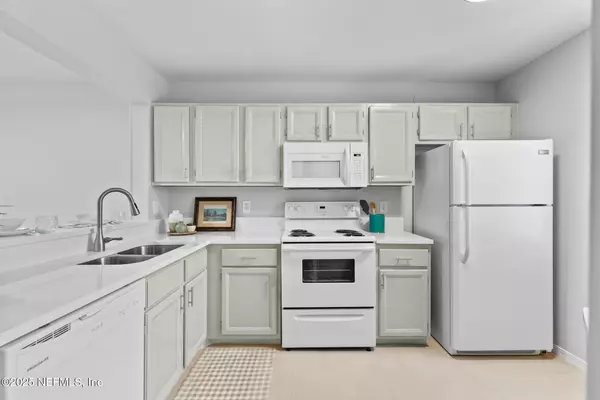 Jacksonville, FL 32216,1909 UNIVERSITY BLVD S #204