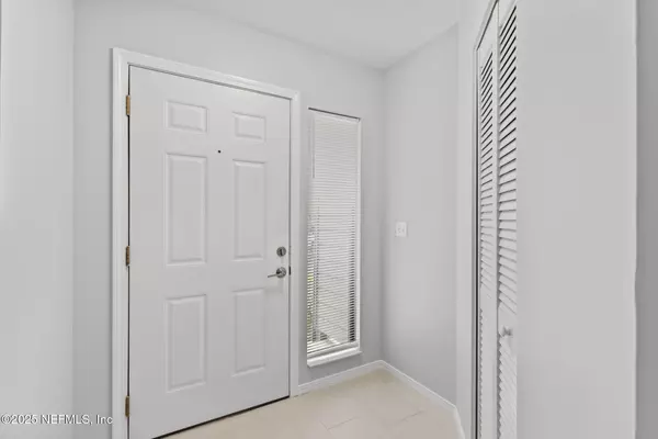 Jacksonville, FL 32216,1909 UNIVERSITY BLVD S #204