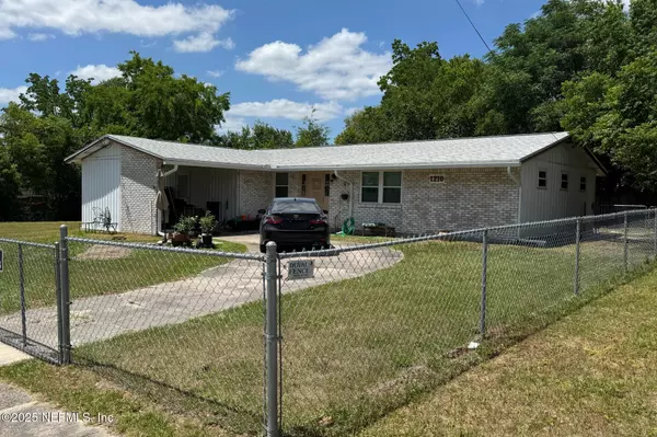 1210 CROWN DR, Jacksonville, FL 32221